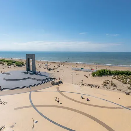 Apartamento Panne-o-rama 601, 5 Bedrooms - 10p, Luxurious, Breathtaking Sea View De Panne